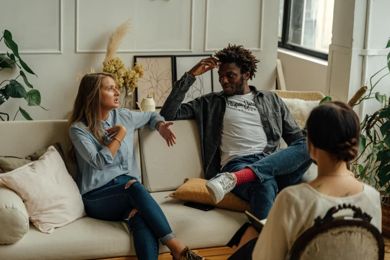 Couple sitting on a couch at Relationship Therapy in Basel, Zurich